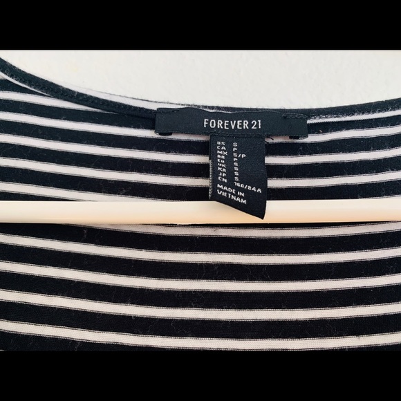 U-neck Striped Crop Top - Picture 3 of 3